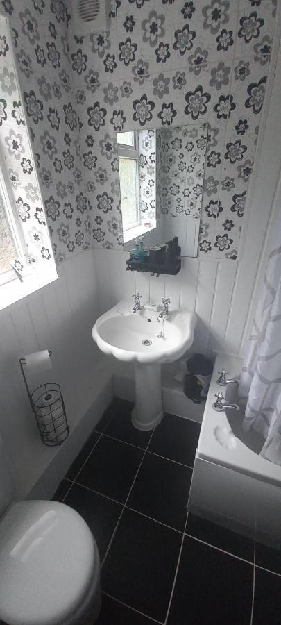 6-Min Walk To New Cross Parking Long Stay Discounts Wolverhampton Dış mekan fotoğraf